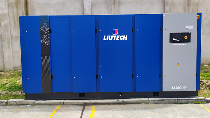 LU200P型柳泰克螺桿空壓機(jī)200KW現(xiàn)場安裝